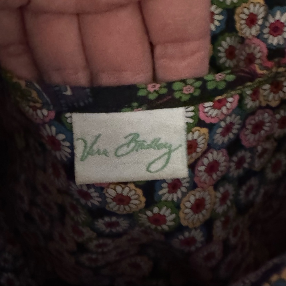 👜 Vera Bradley Quilted Floral Tote Bag - Picture 5 of 7